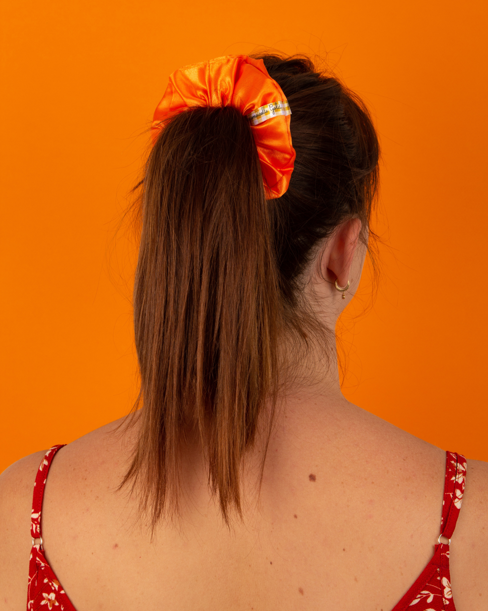 Fluffy chouchou en satin Mademoiselle Gold