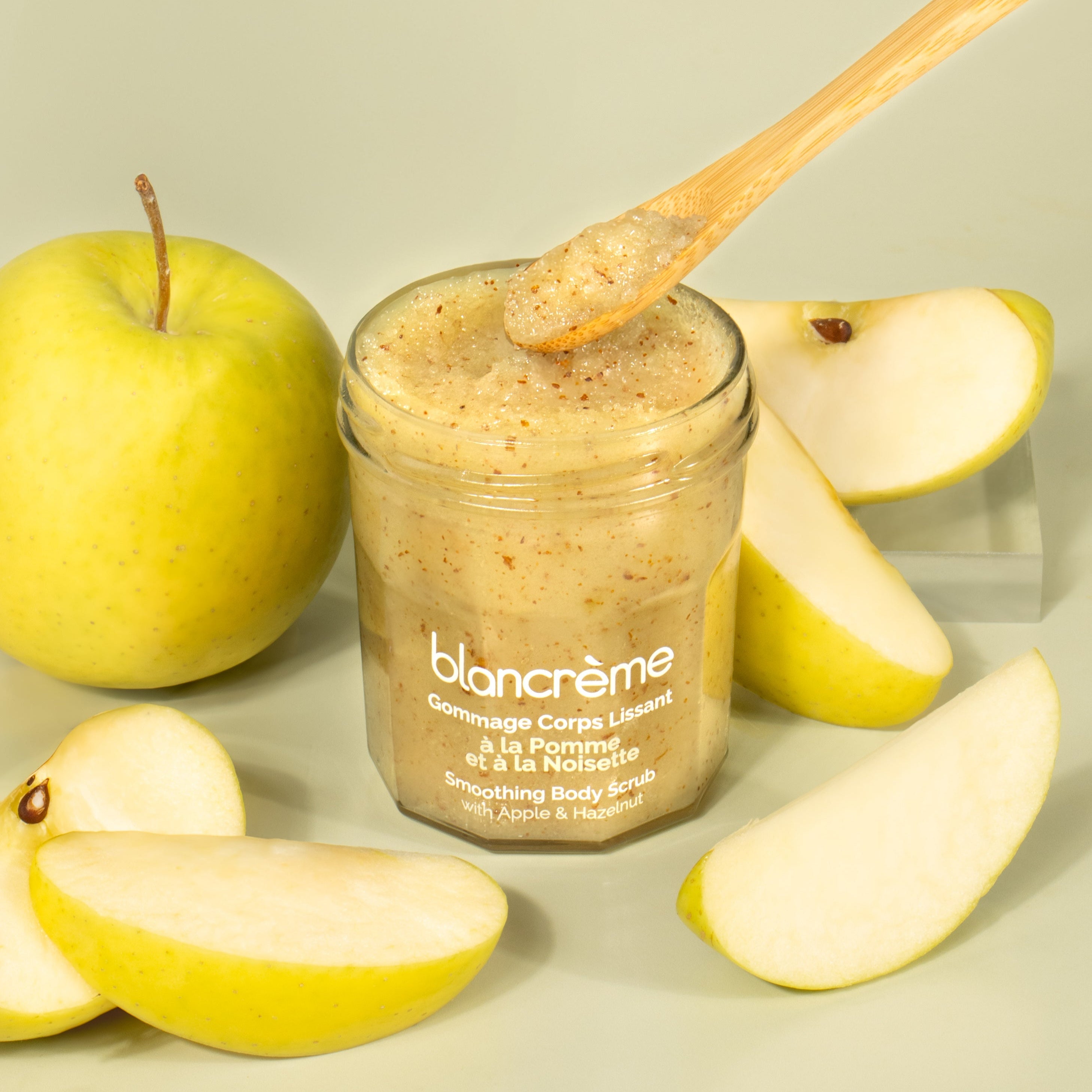 Gommage corps lissant - Pomme & Noisette