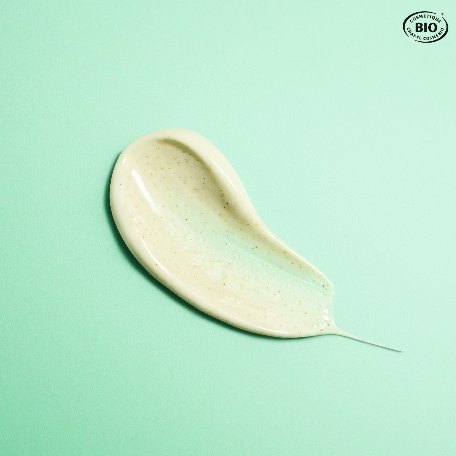 Gommage visage à la poudre de noyau de prune