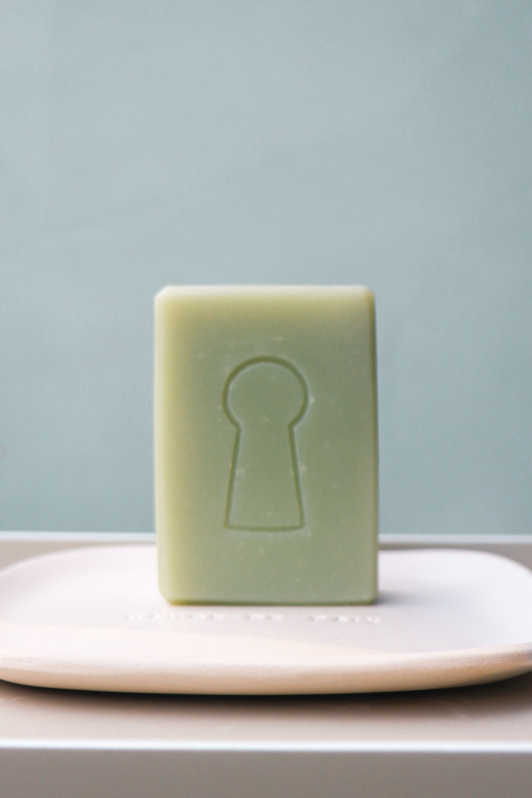 DUO : SAVON DE BELLE FAÇON amande verte ET LE PORTE-SAVON petit modèle