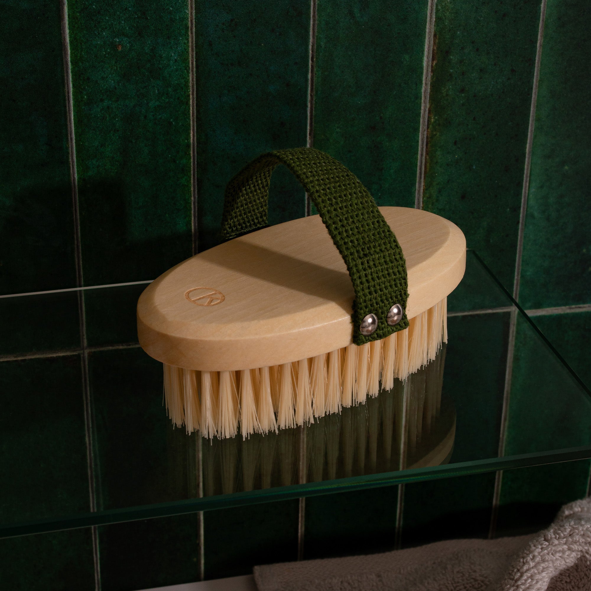Gimme Glow Dry Brush