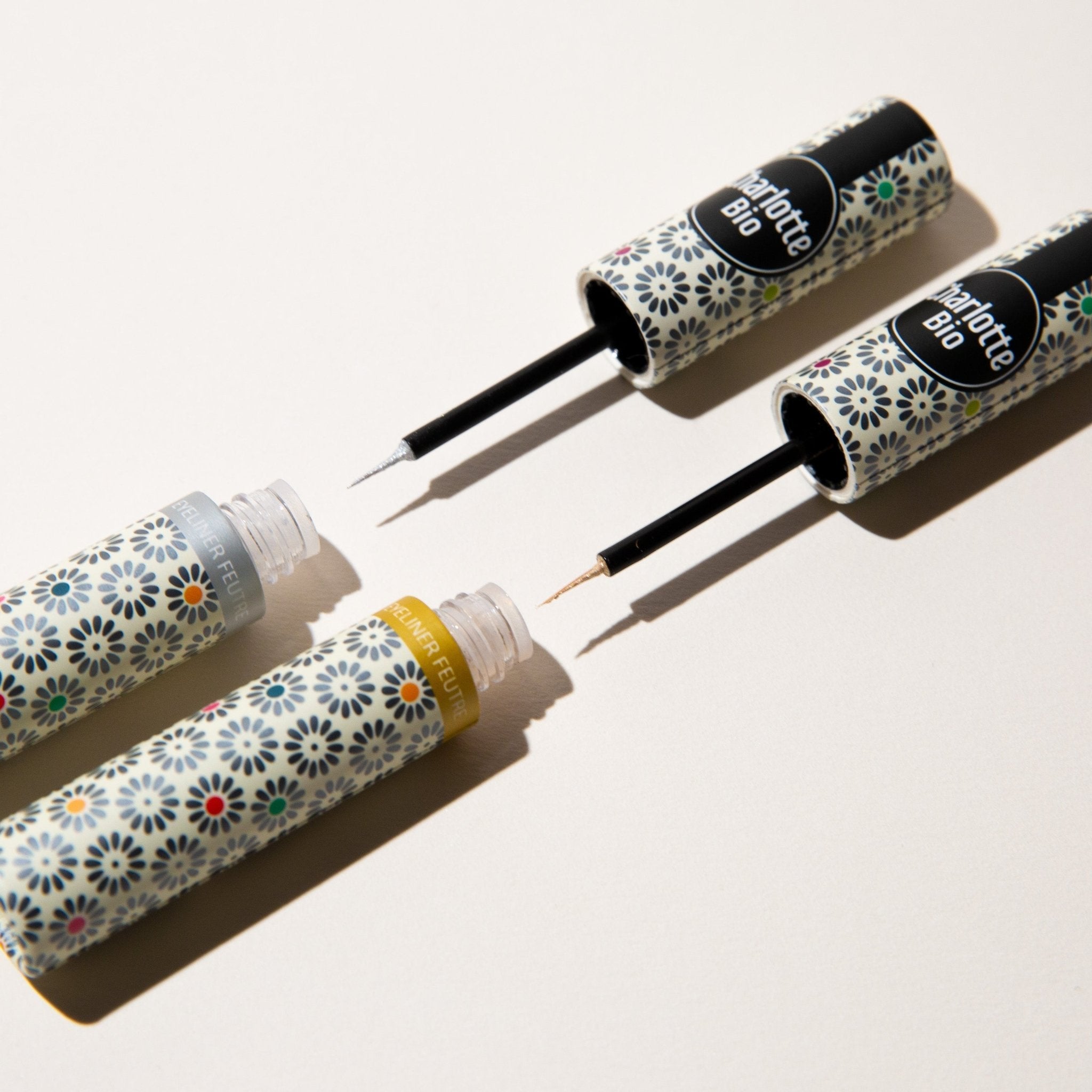 L’eyeliner pinceau pailleté BIO