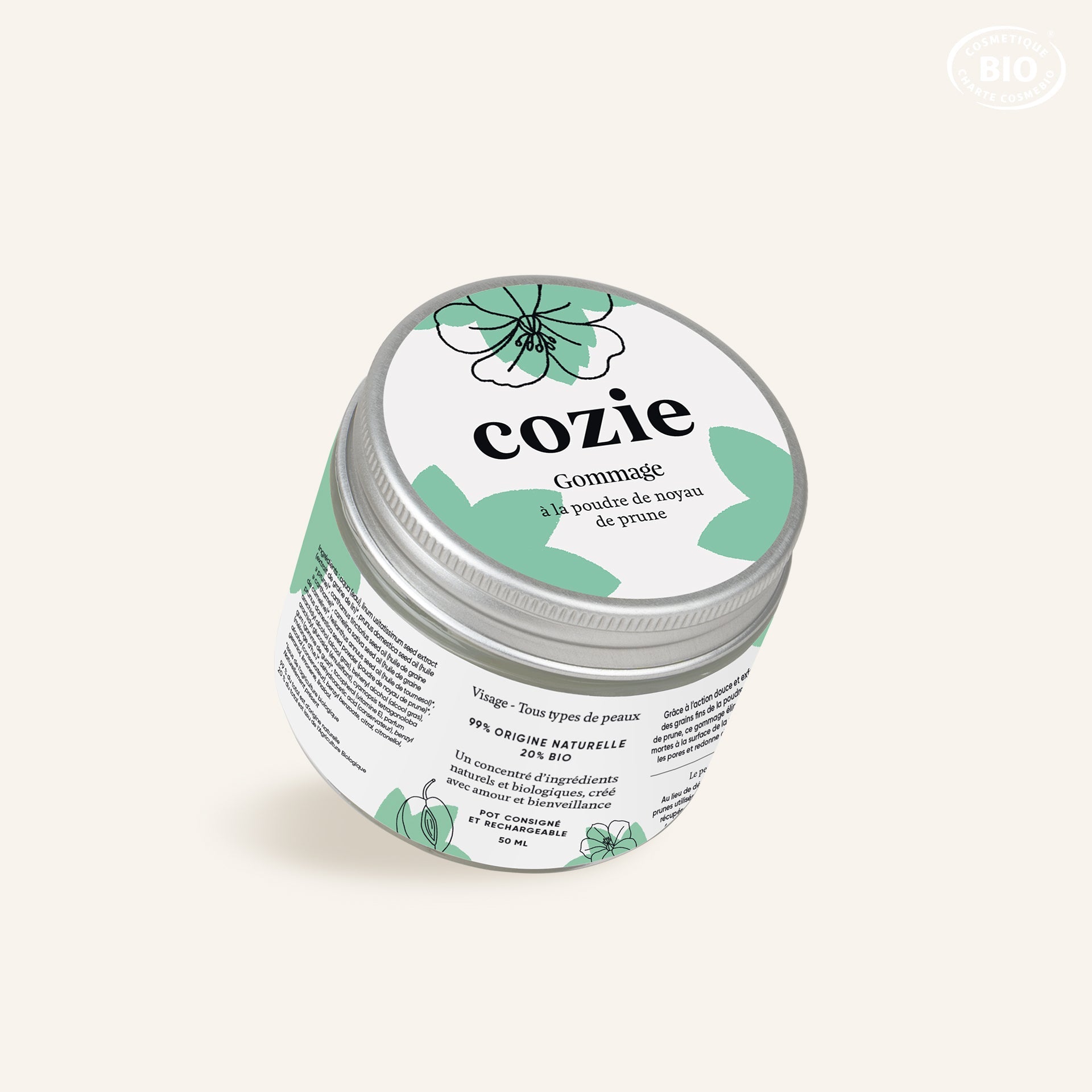 Gommage visage à la poudre de noyau de prune