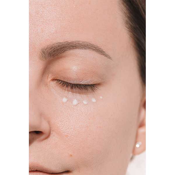 Contour des yeux défatigant lissant