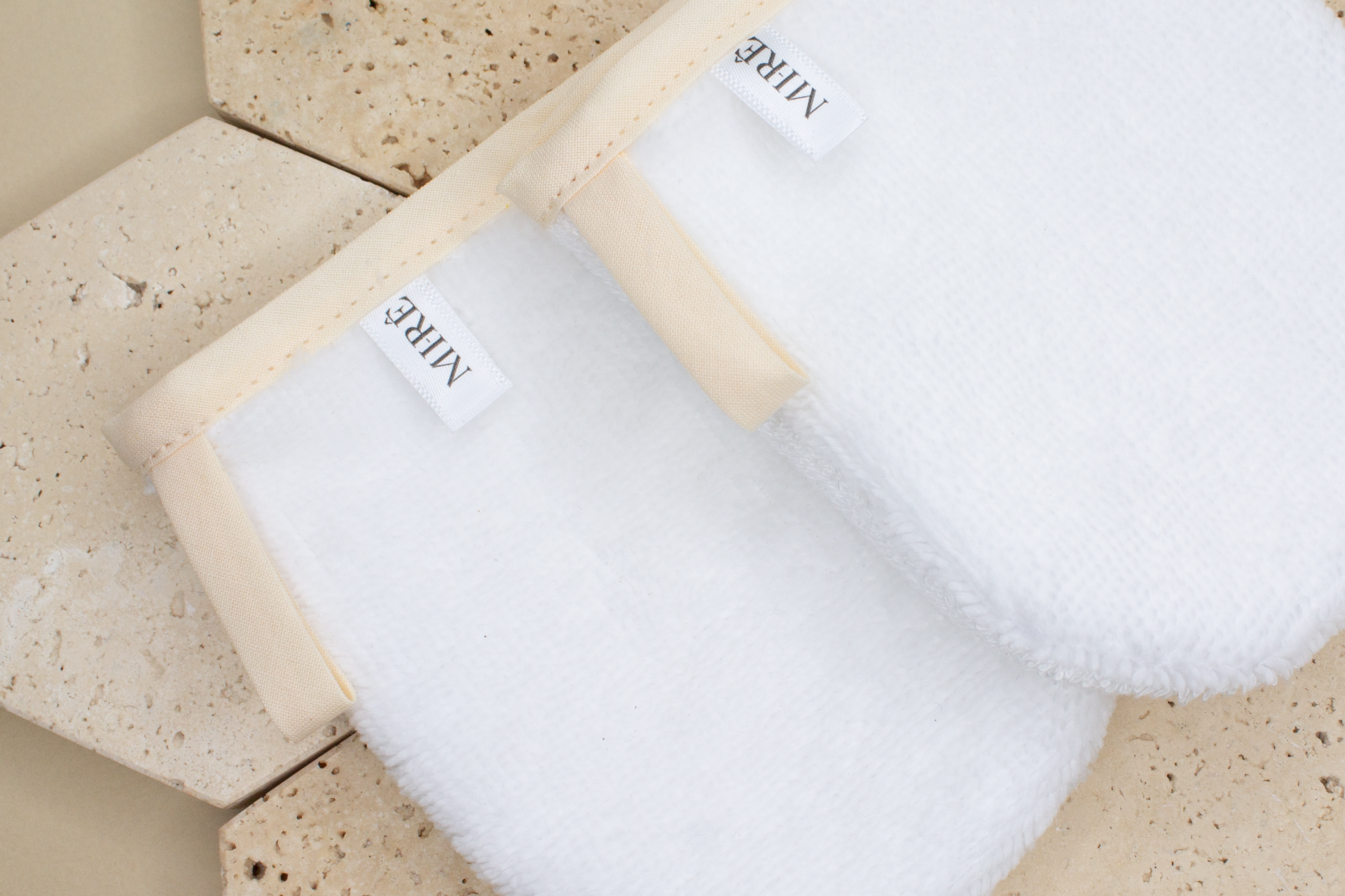 GANT DÉMAQUILLANT MICROFIBRE