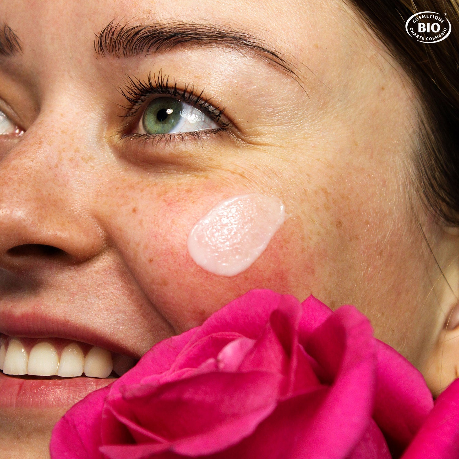 Sérum repulpant à l’eau florale de rose et à la protéine d’avocat