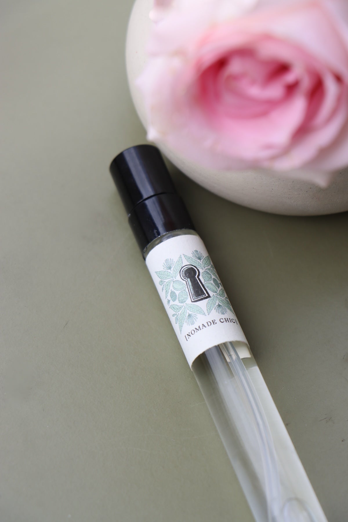NOMADE CHIC | amande verte rose bulgare cèdre