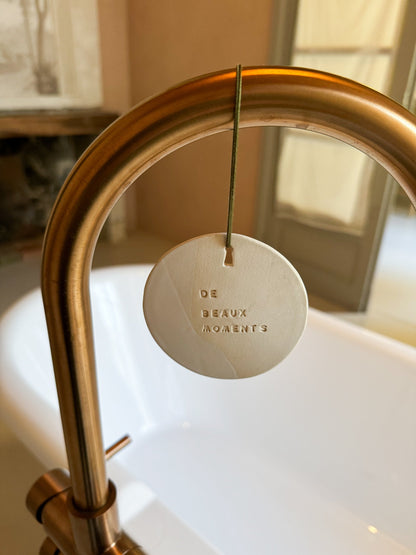 LES MANTRAS EN CÉRAMIQUE à parfumer, à poser ou suspendre.