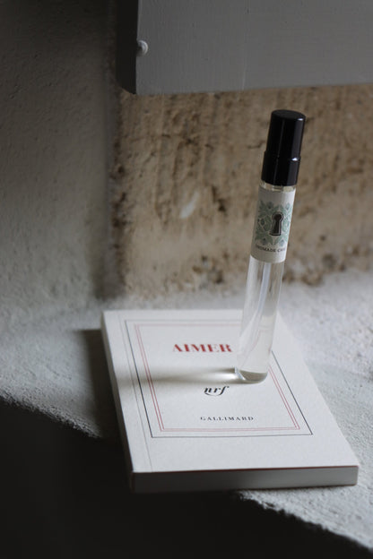 NOMADE CHIC | amande verte rose bulgare cèdre