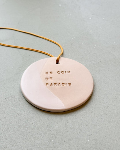 LES MANTRAS EN CÉRAMIQUE à parfumer, à poser ou suspendre.